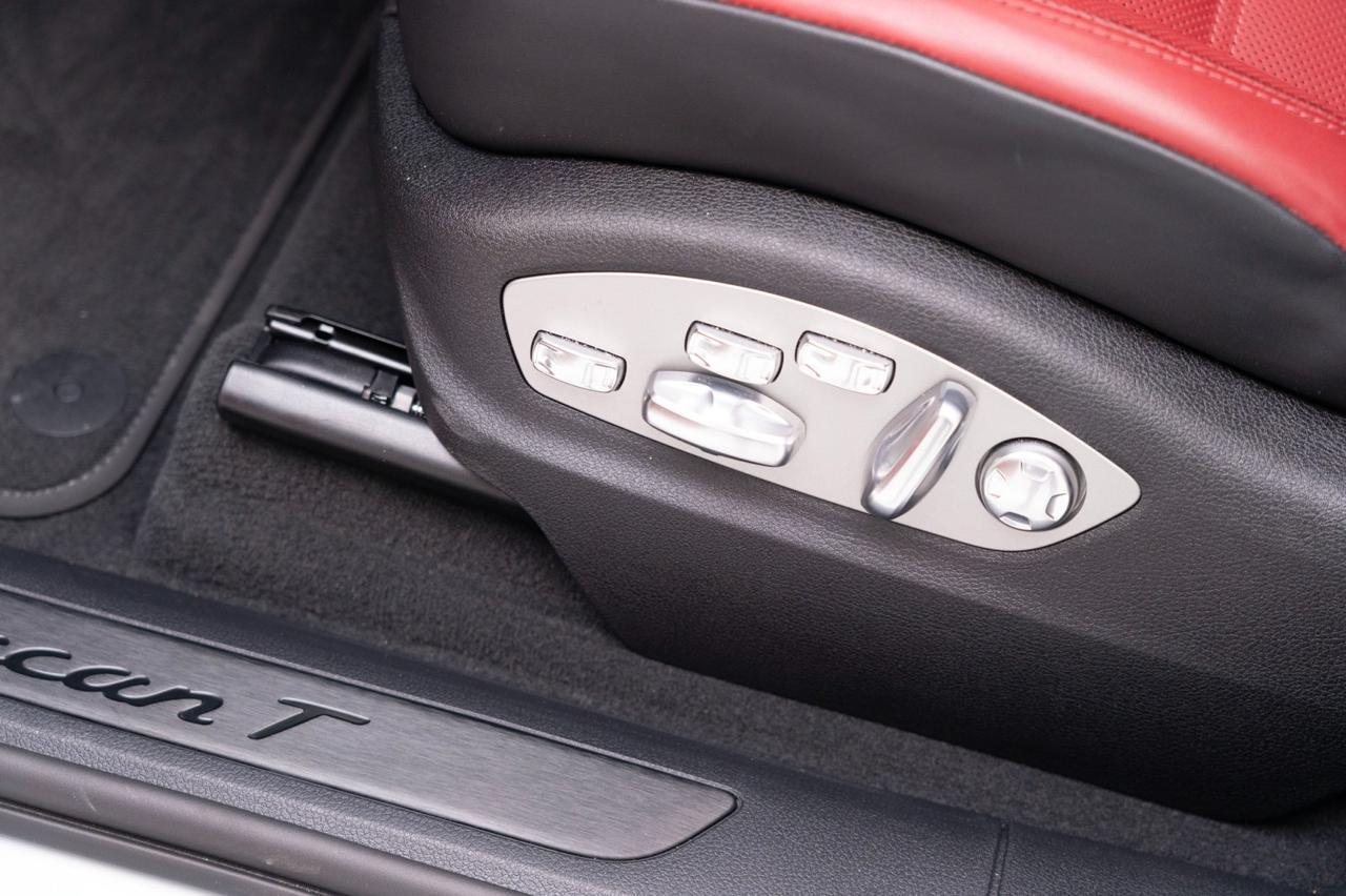 2025 Porsche Macan T Pompano Beach FL