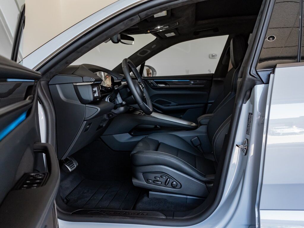 2025 Porsche Macan Turbo Colorado Springs CO