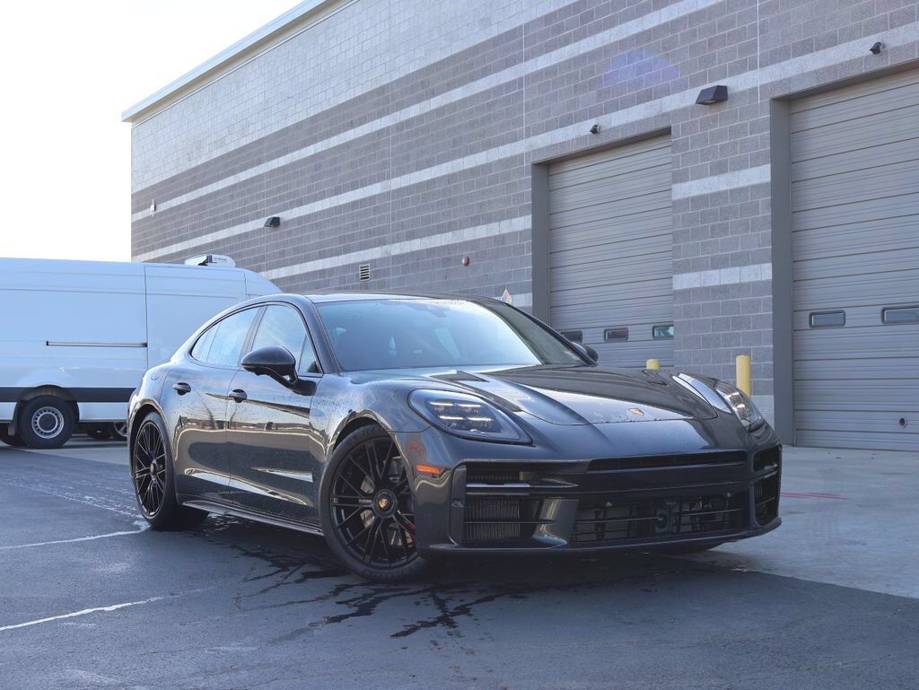 2025 Porsche Panamera GTS