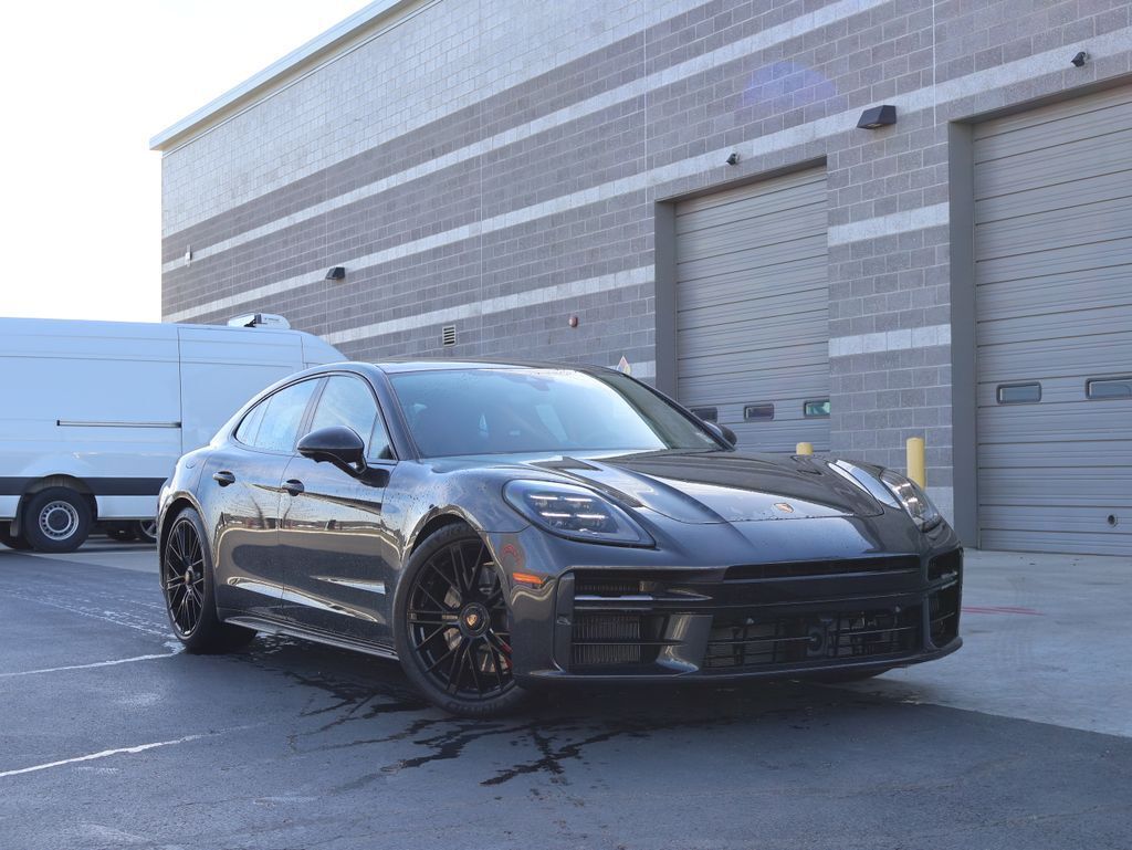 2025 Porsche Panamera GTS