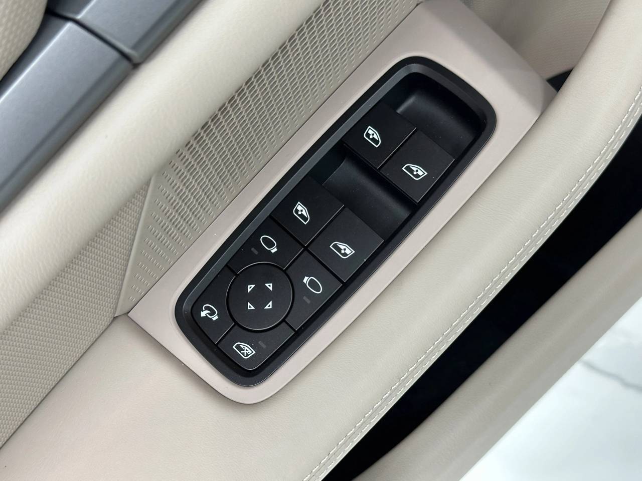2025 Porsche Taycan 4 Newark DE