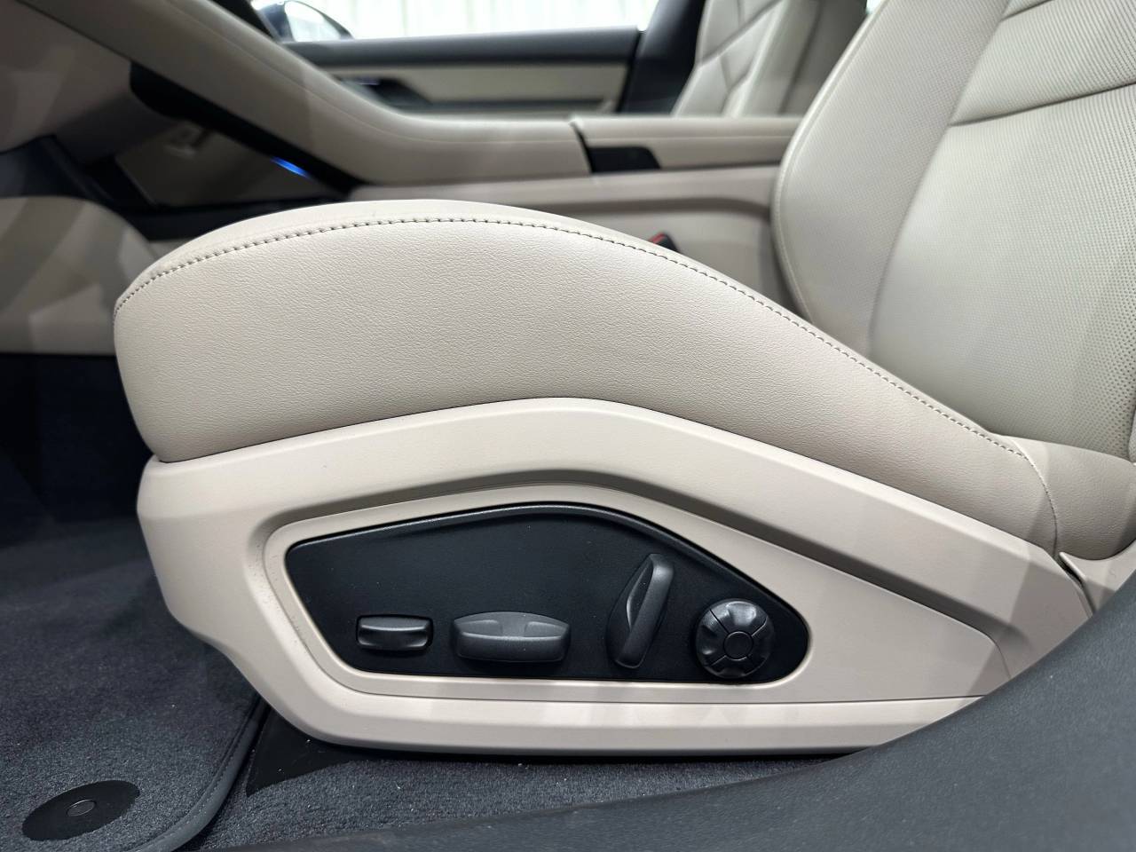 2025 Porsche Taycan 4 Newark DE