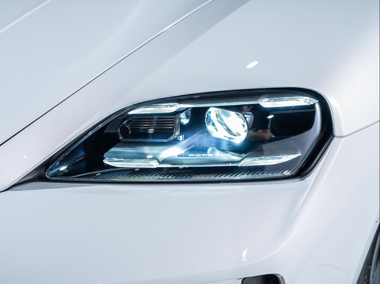 2025 Porsche Taycan 4 photo 12