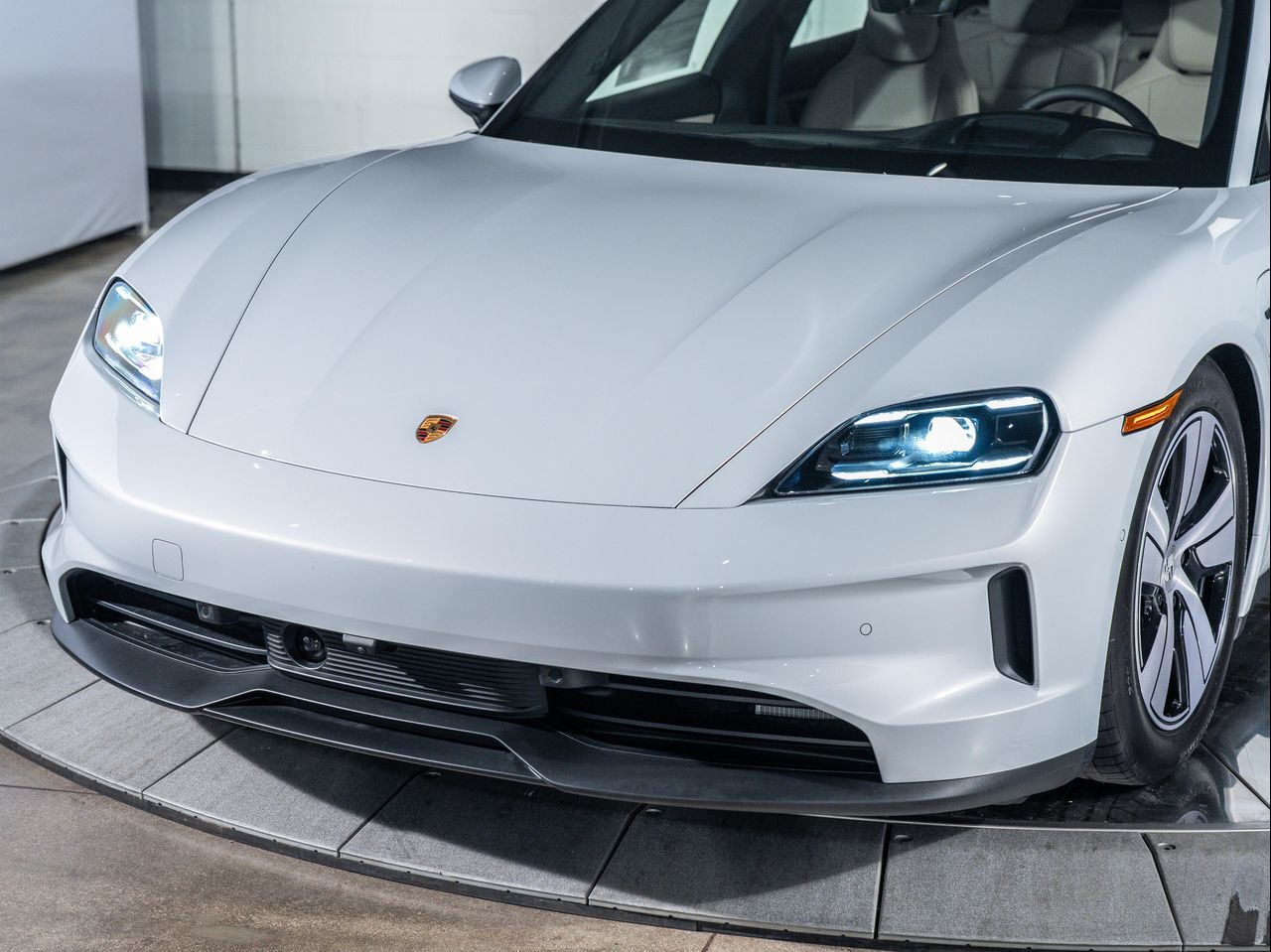 2025 Porsche Taycan 4 photo 11