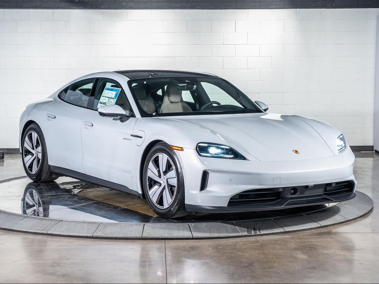 2025 Porsche Taycan 4 photo 7