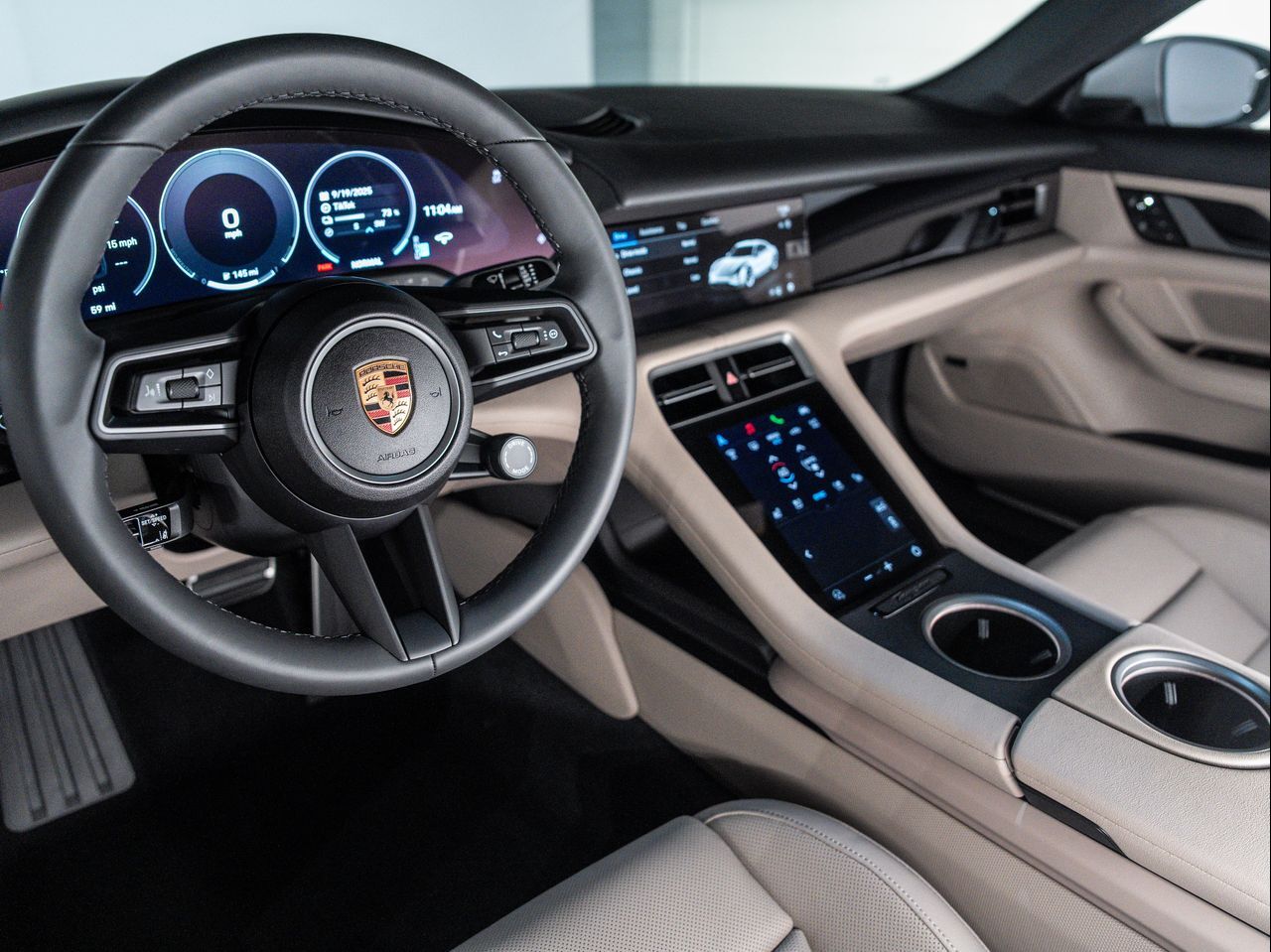 2025 Porsche Taycan 4 photo 4