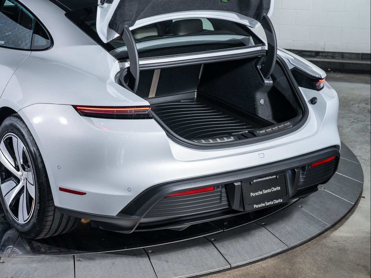 2025 Porsche Taycan 4 photo 30