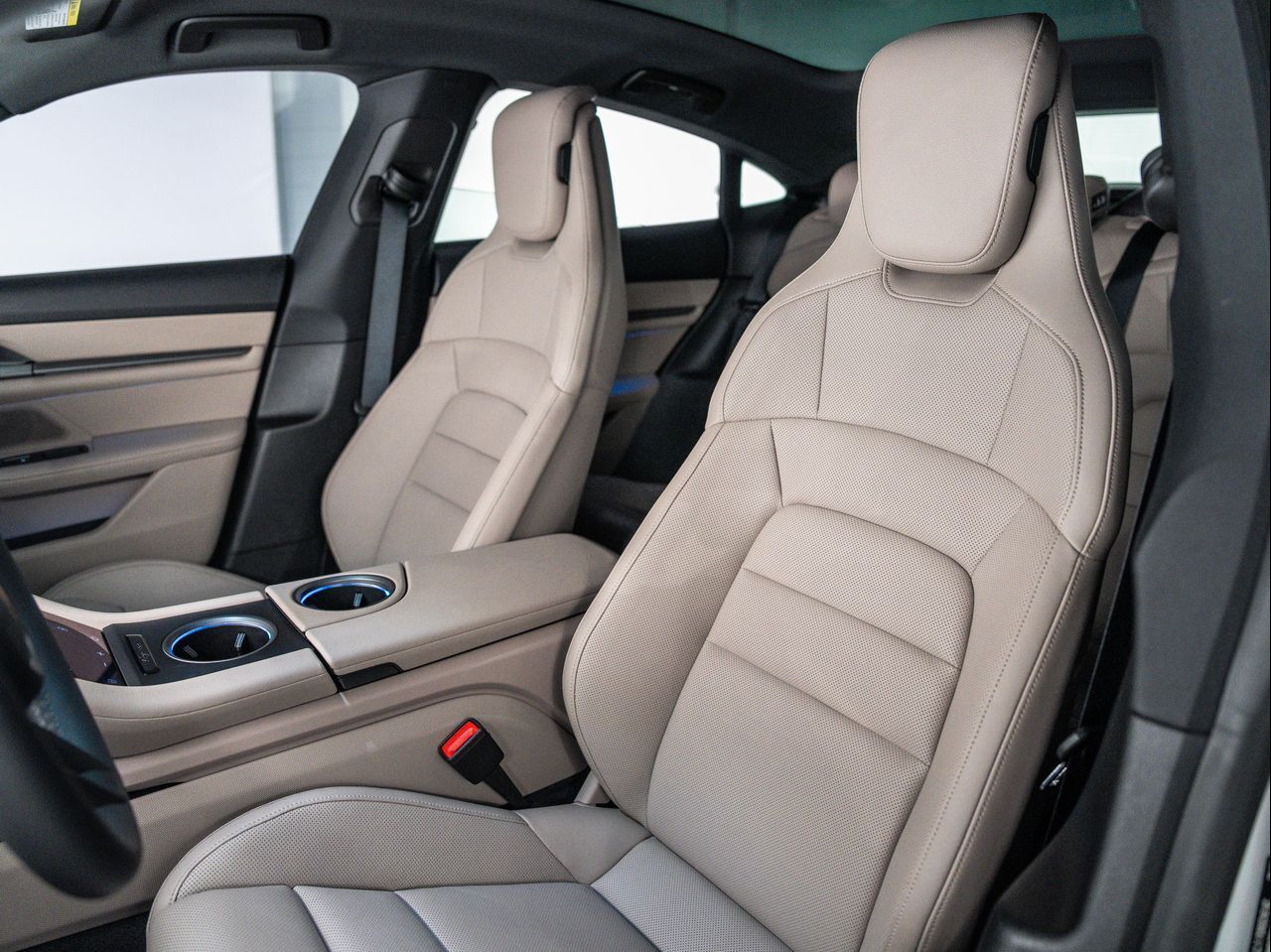 2025 Porsche Taycan 4 photo 5