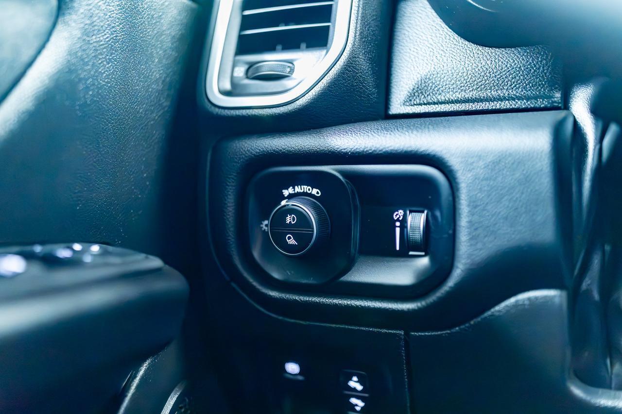 2025 Ram 1500 4x4 Crew Cab Big Horn Sport Pseat Bcam Red Deer AB