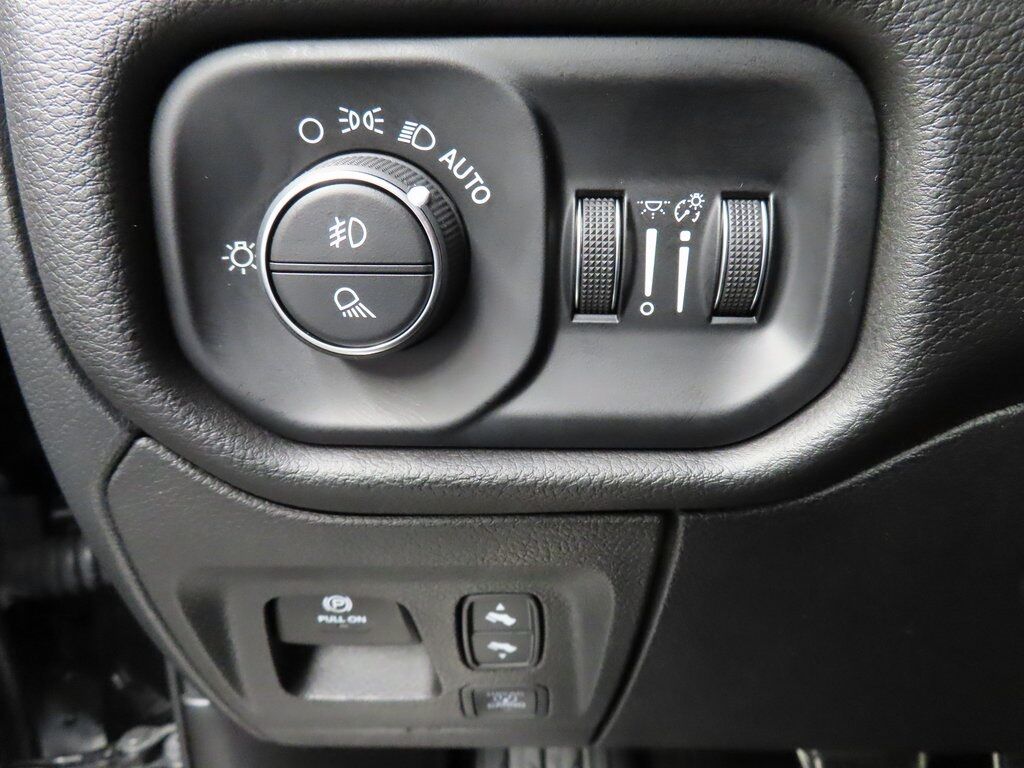 2025 Ram 1500 4x4 Crew Cab RHO Fond du Lac WI