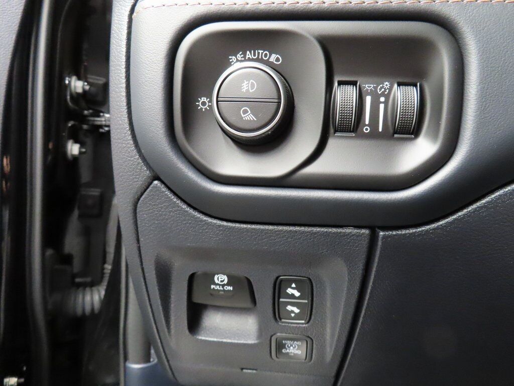 2025 Ram 1500 4x4 Crew Cab Tungsten Fond du Lac WI