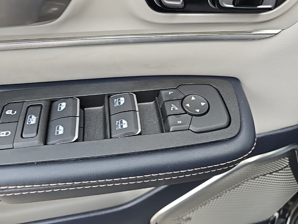 2025 Ram 1500 4x4 Crew Cab Tungsten Fond du Lac WI