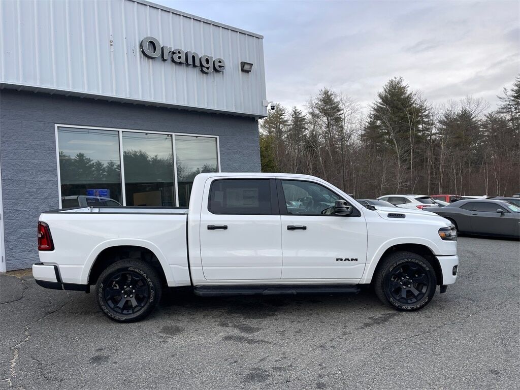 2025 Ram 1500 BIG HORN CREW CAB 4X4 5&#39;7 BOX Orange MA