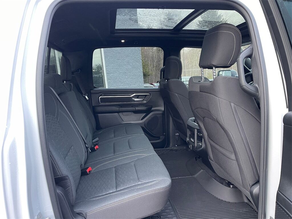 2025 Ram 1500 BIG HORN CREW CAB 4X4 5&#39;7 BOX Orange MA
