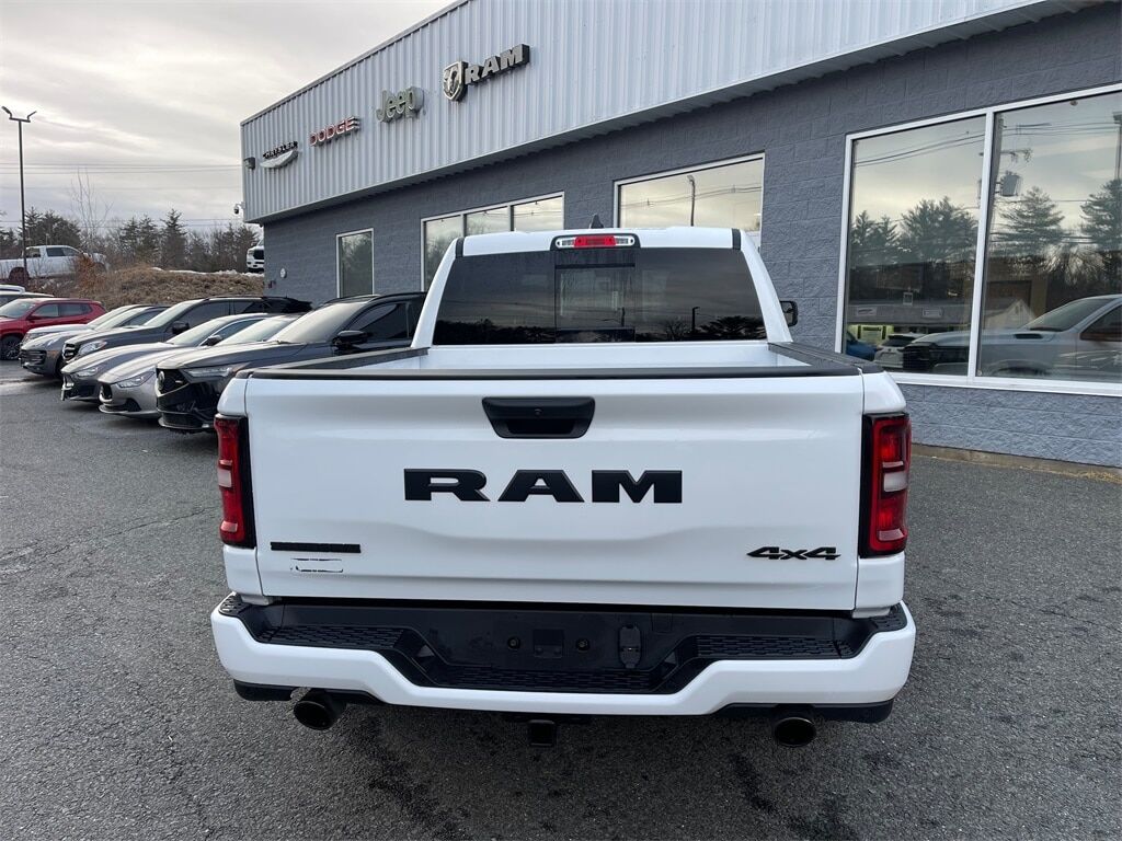 2025 Ram 1500 BIG HORN CREW CAB 4X4 5&#39;7 BOX Orange MA