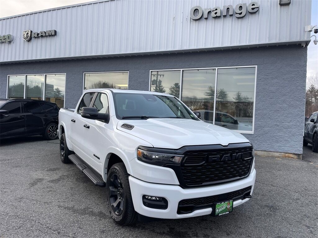 2025 Ram 1500 BIG HORN CREW CAB 4X4 5&#39;7 BOX Orange MA