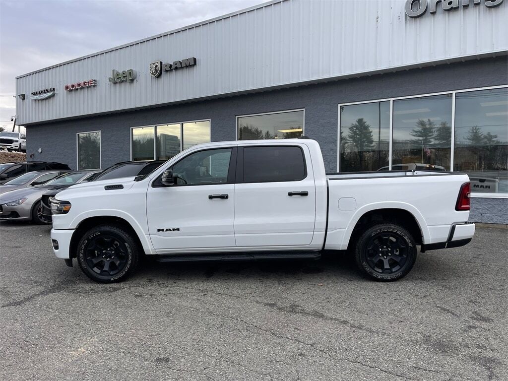 2025 Ram 1500 BIG HORN CREW CAB 4X4 5&#39;7 BOX Orange MA