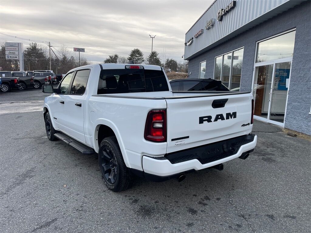2025 Ram 1500 BIG HORN CREW CAB 4X4 5&#39;7 BOX Orange MA