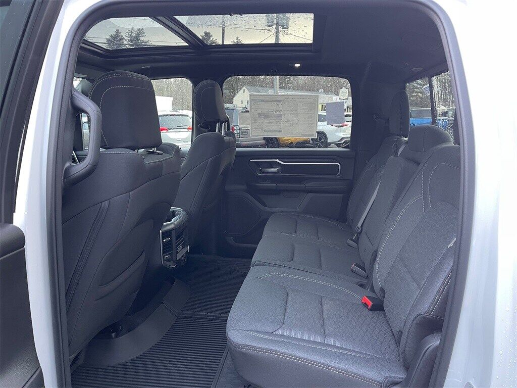 2025 Ram 1500 BIG HORN CREW CAB 4X4 5&#39;7 BOX Orange MA