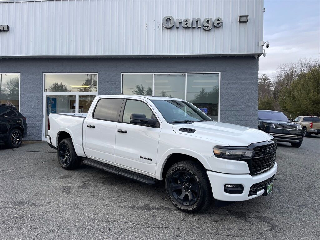 2025 Ram 1500 BIG HORN CREW CAB 4X4 5&#39;7 BOX Orange MA
