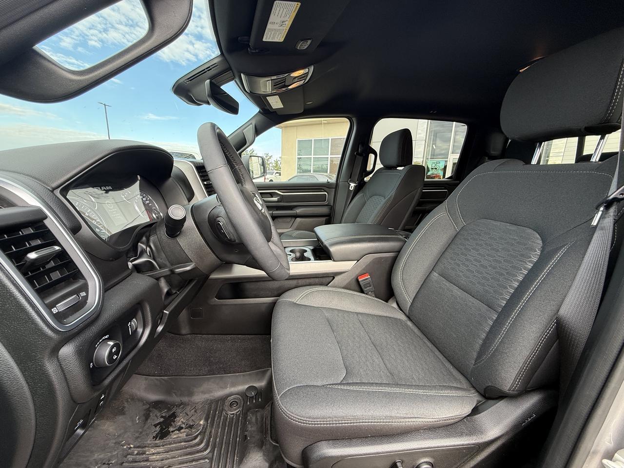 2025 Ram 1500 Big Horn Crew Cab 4x4 | Low KMs | Sport Appearance Pkg | Cloth Heated Seats | Remote Start Redwater AB
