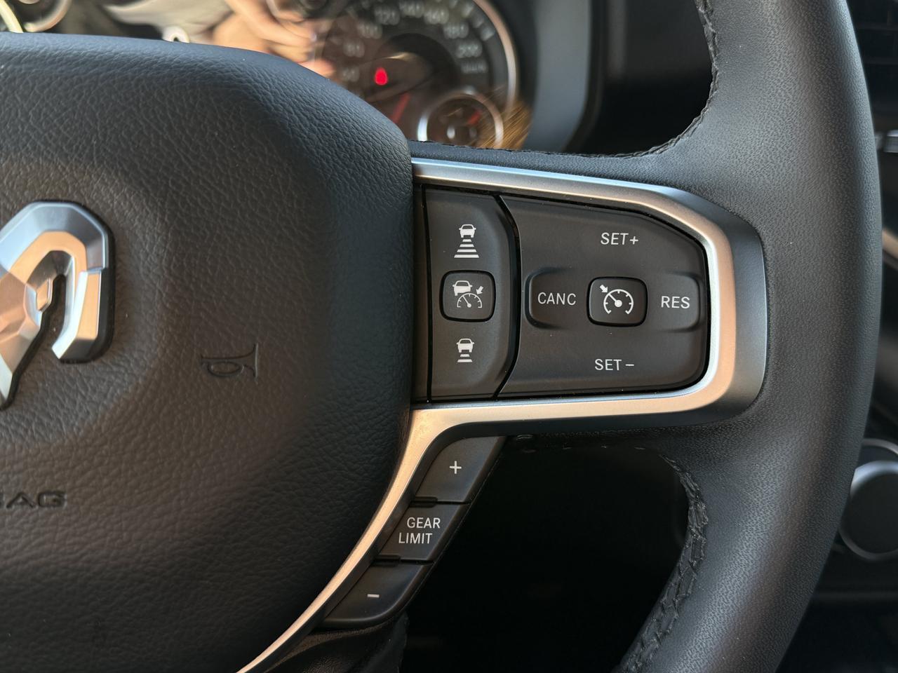 2025 Ram 1500 Big Horn Crew Cab 4x4 | Low KMs | Sport Appearance Pkg | Cloth Heated Seats | Remote Start Redwater AB