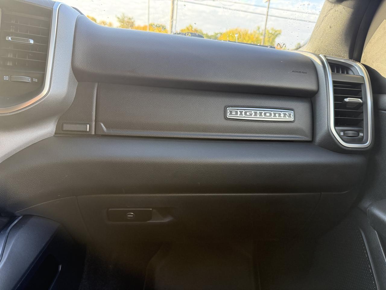 2025 Ram 1500 Big Horn Crew Cab 4x4 | Low KMs | Sport Appearance Pkg | Cloth Heated Seats | Remote Start Redwater AB
