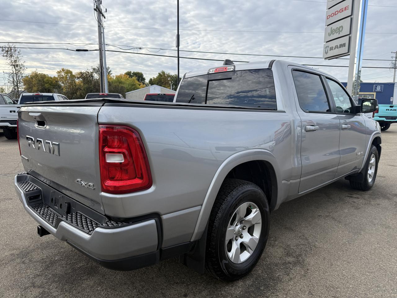 2025 Ram 1500 Big Horn Crew Cab 4x4 | Low KMs | Sport Appearance Pkg | Cloth Heated Seats | Remote Start Redwater AB