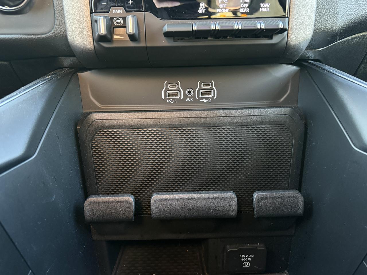 2025 Ram 1500 Big Horn Crew Cab 4x4 | Low KMs | Sport Appearance Pkg | Cloth Heated Seats | Remote Start Redwater AB