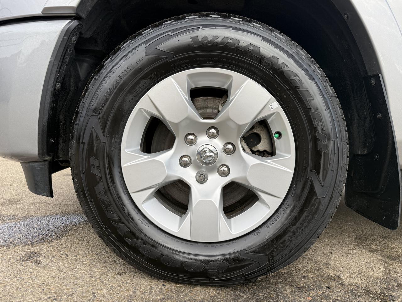 2025 Ram 1500 Big Horn Crew Cab 4x4 | Low KMs | Sport Appearance Pkg | Cloth Heated Seats | Remote Start Redwater AB