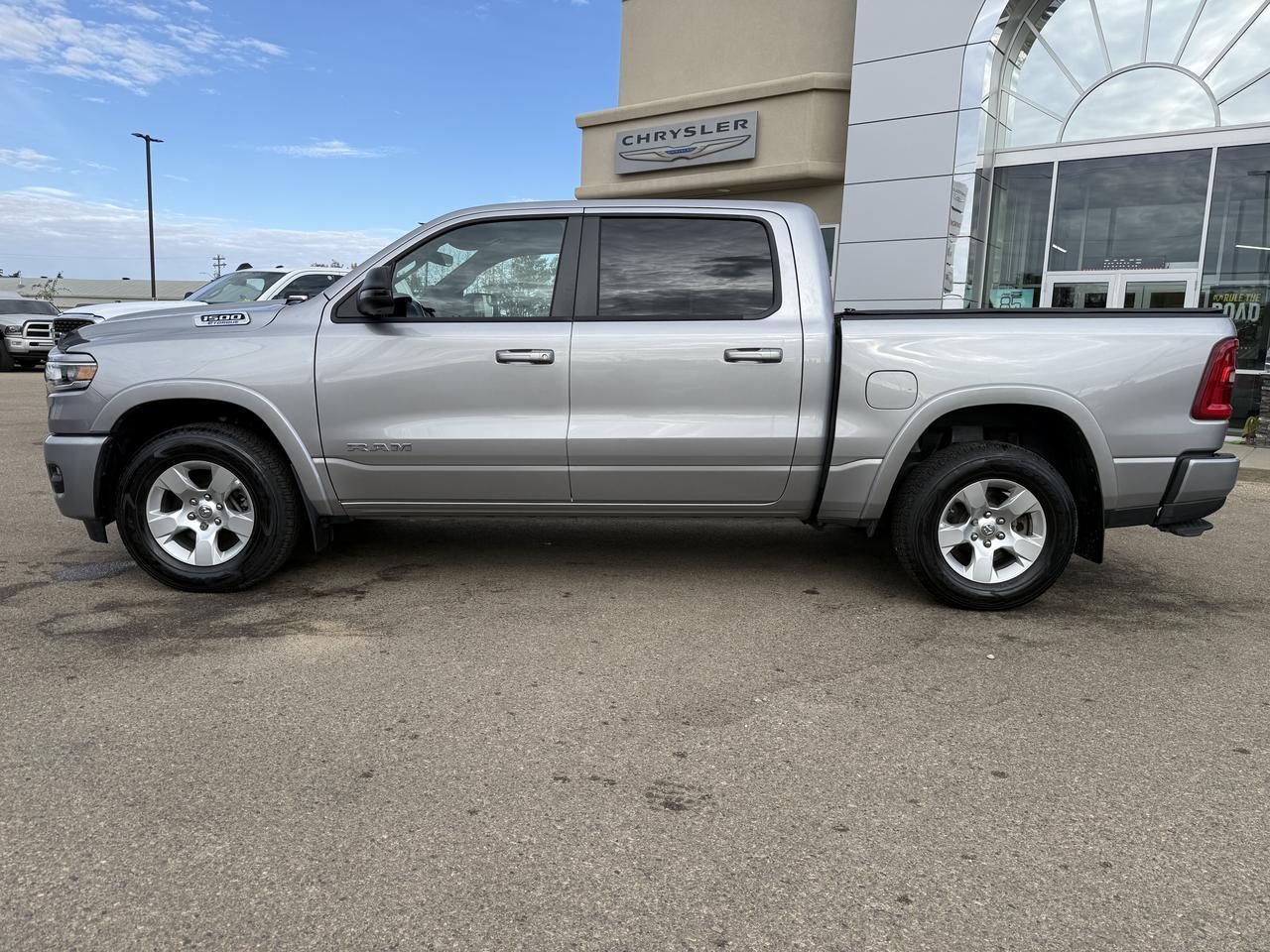 2025 Ram 1500 Big Horn Crew Cab 4x4 | Low KMs | Sport Appearance Pkg | Cloth Heated Seats | Remote Start Redwater AB