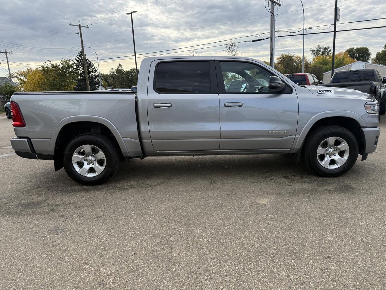 2025 Ram 1500 Big Horn Crew Cab 4x4 | Low KMs | Sport Appearance Pkg | Cloth Heated Seats | Remote Start Redwater AB