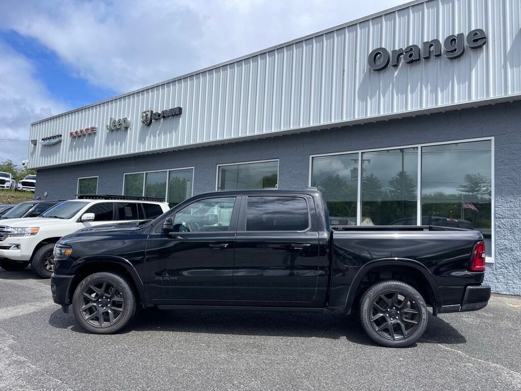 2025 Ram 1500 LARAMIE CREW CAB 4X4 5&#39;7 BOX Orange MA