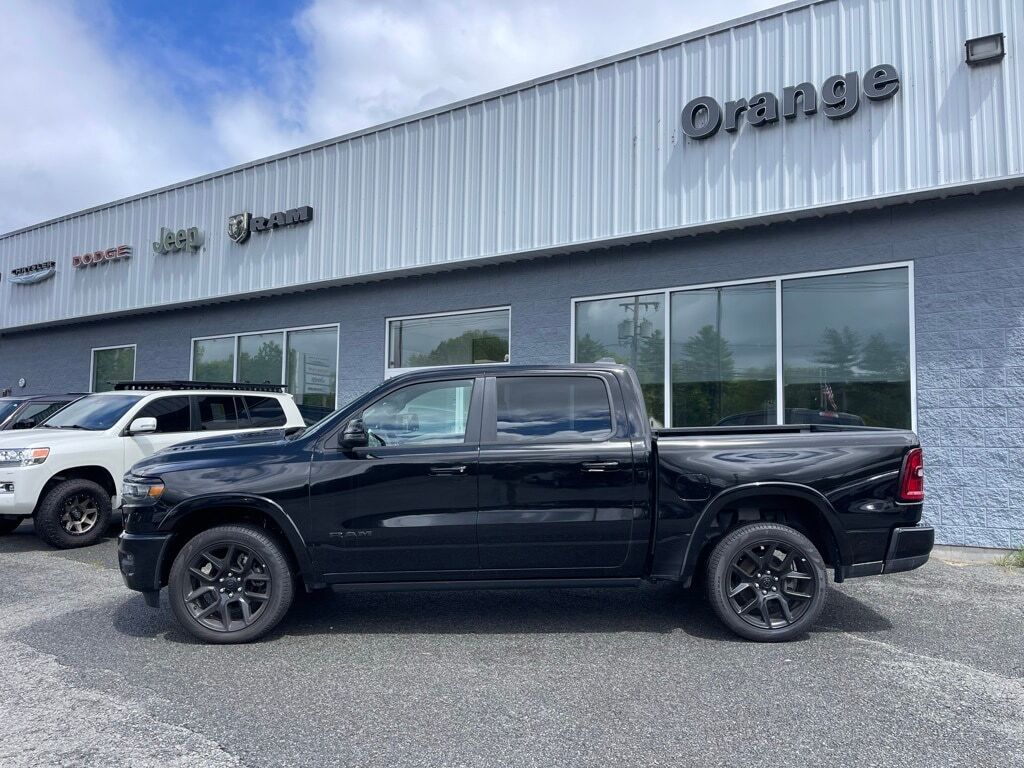 2025 Ram 1500 LARAMIE CREW CAB 4X4 5&#39;7 BOX Orange MA