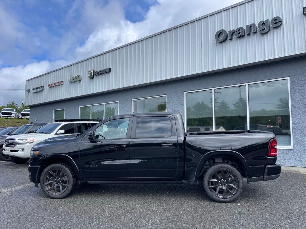 2025 Ram 1500 LARAMIE CREW CAB 4X4 5&#39;7 BOX Orange MA