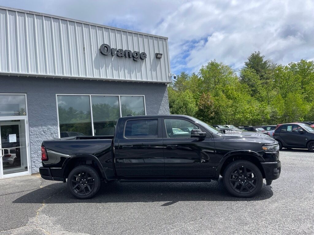 2025 Ram 1500 LARAMIE CREW CAB 4X4 5&#39;7 BOX Orange MA