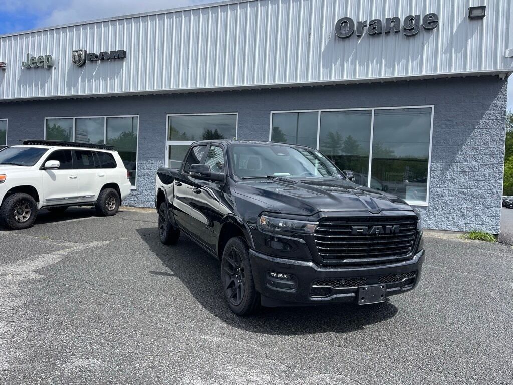 2025 Ram 1500 LARAMIE CREW CAB 4X4 5&#39;7 BOX Orange MA