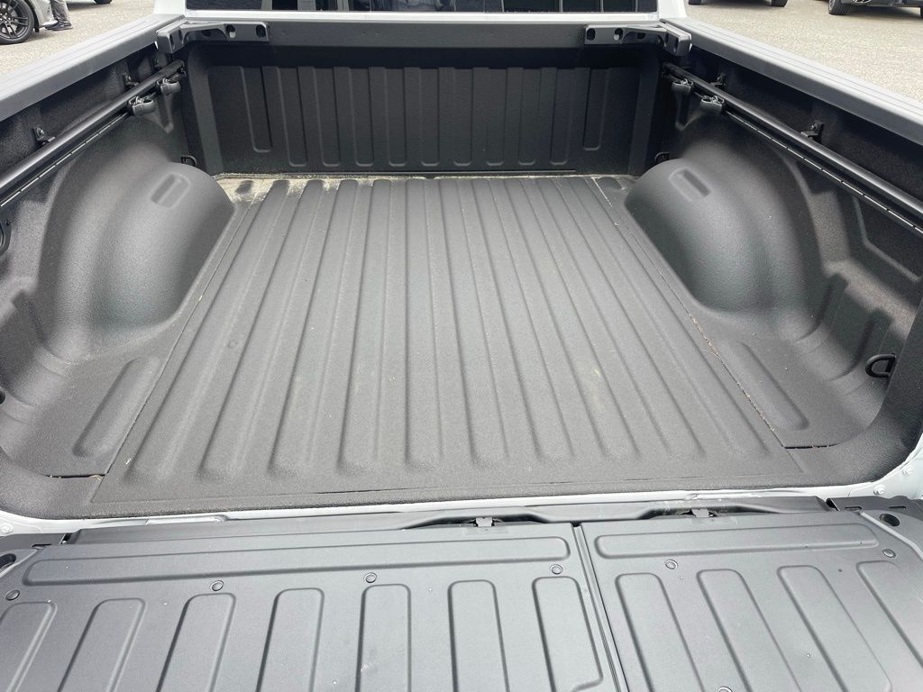 2025 Ram 1500 LARAMIE CREW CAB 4X4 5'7 BOX Orange MA