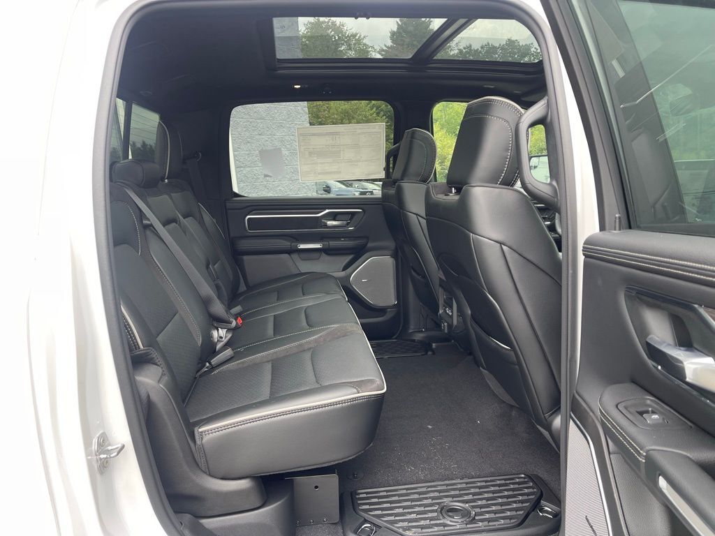 2025 Ram 1500 LARAMIE CREW CAB 4X4 5'7 BOX Orange MA