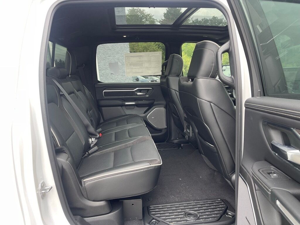 2025 Ram 1500 LARAMIE CREW CAB 4X4 5&#39;7 BOX Orange MA