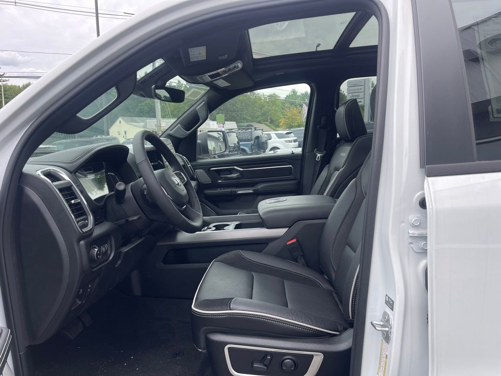 2025 Ram 1500 LARAMIE CREW CAB 4X4 5'7 BOX Orange MA