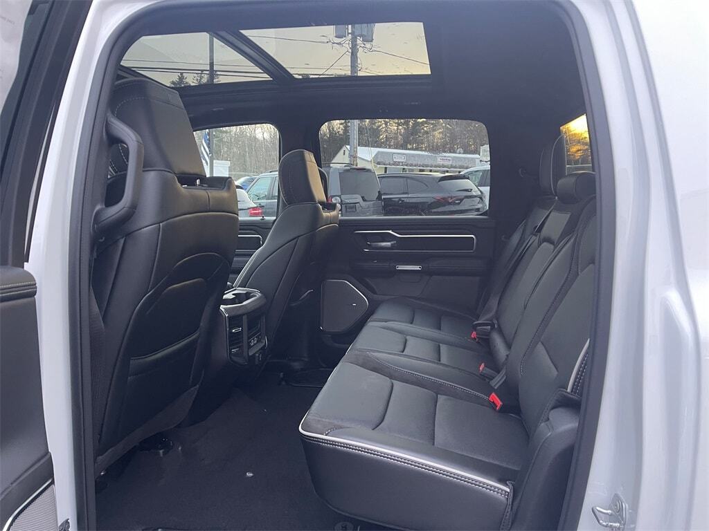 2025 Ram 1500 LARAMIE CREW CAB 4X4 5&#39;7 BOX Orange MA