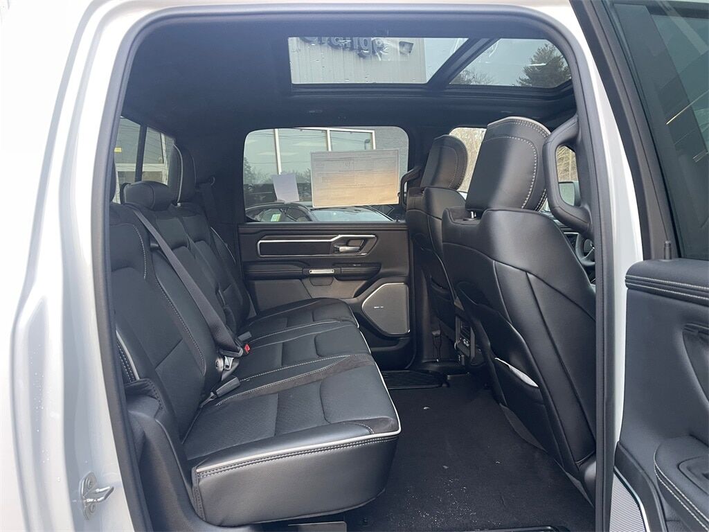 2025 Ram 1500 LARAMIE CREW CAB 4X4 5&#39;7 BOX Orange MA