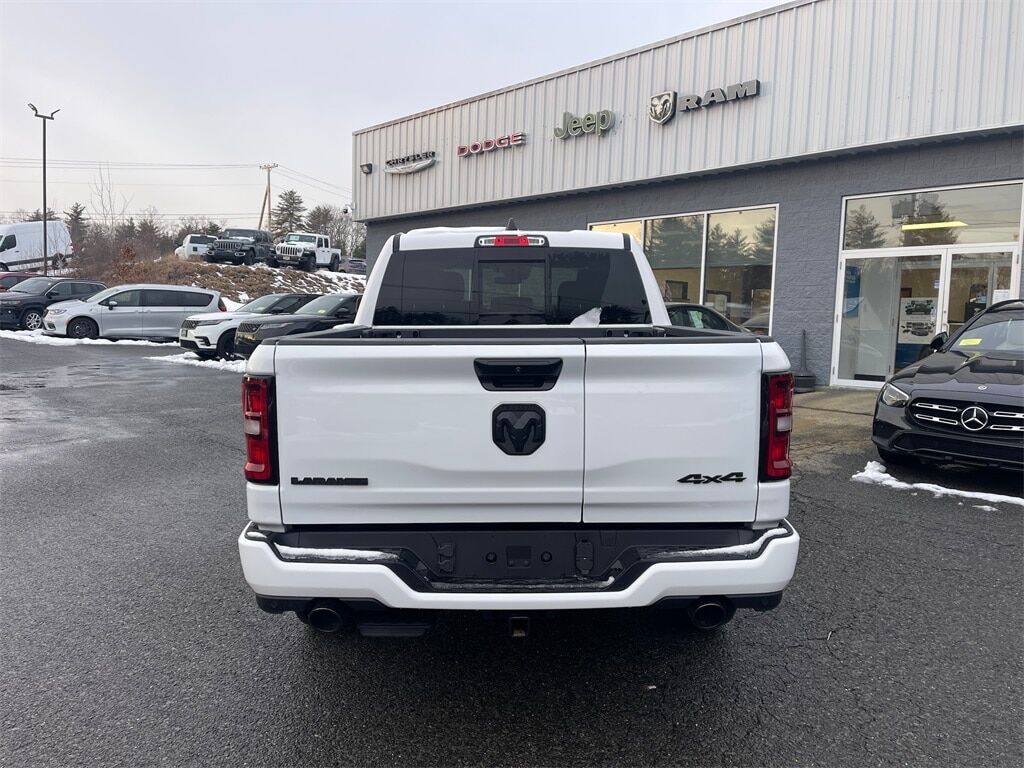 2025 Ram 1500 LARAMIE CREW CAB 4X4 5&#39;7 BOX Orange MA