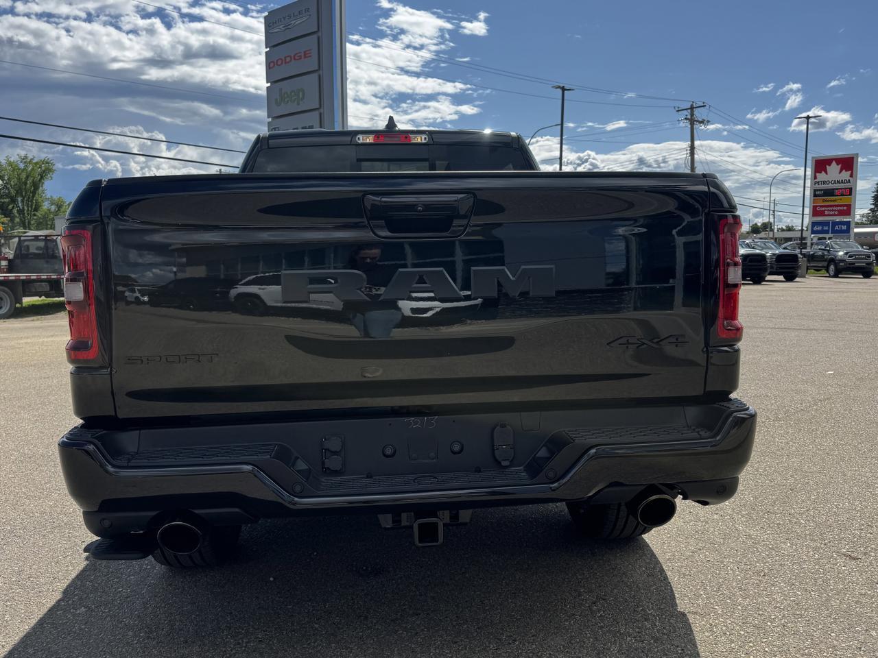 2025 Ram 1500 Sport Night Edition Crew Cab 4x4 | 3L Hurricane | Leather | Heated Vented Seats | NAV | Pano Sunroof Redwater AB