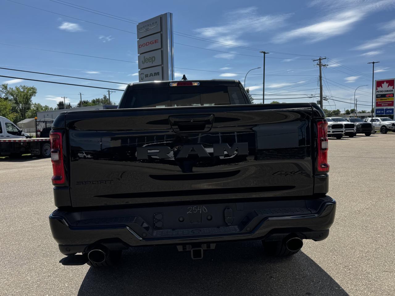 2025 Ram 1500 Sport Night Edition Crew Cab 4x4 | 3L Hurricane | Leather | Heated Vented Seats | Pano Sunroof | NAV Redwater AB