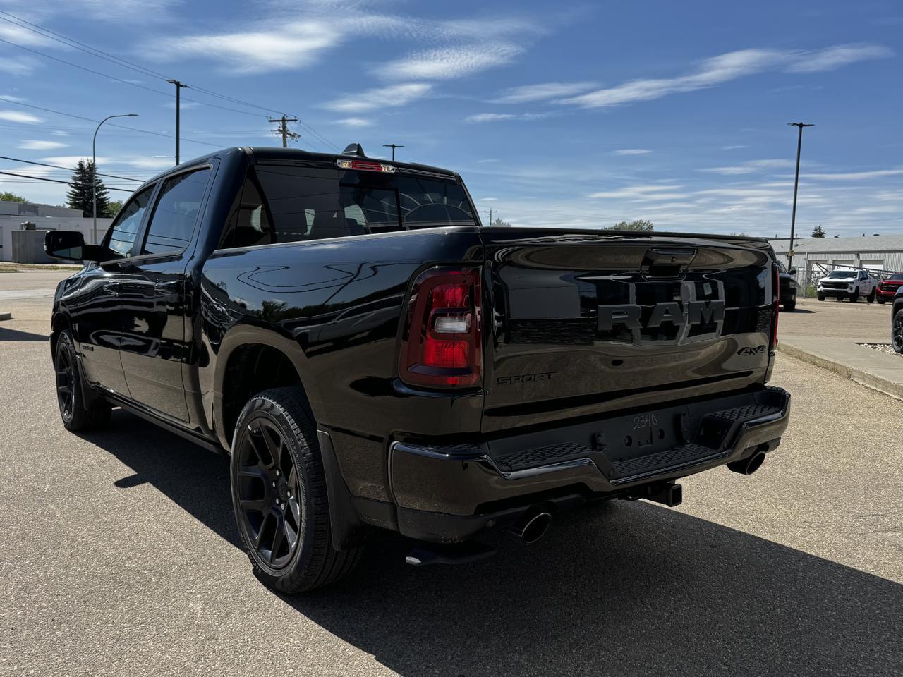2025 Ram 1500 Sport Night Edition Crew Cab 4x4 | 3L Hurricane | Leather | Heated Vented Seats | Pano Sunroof | NAV Redwater AB