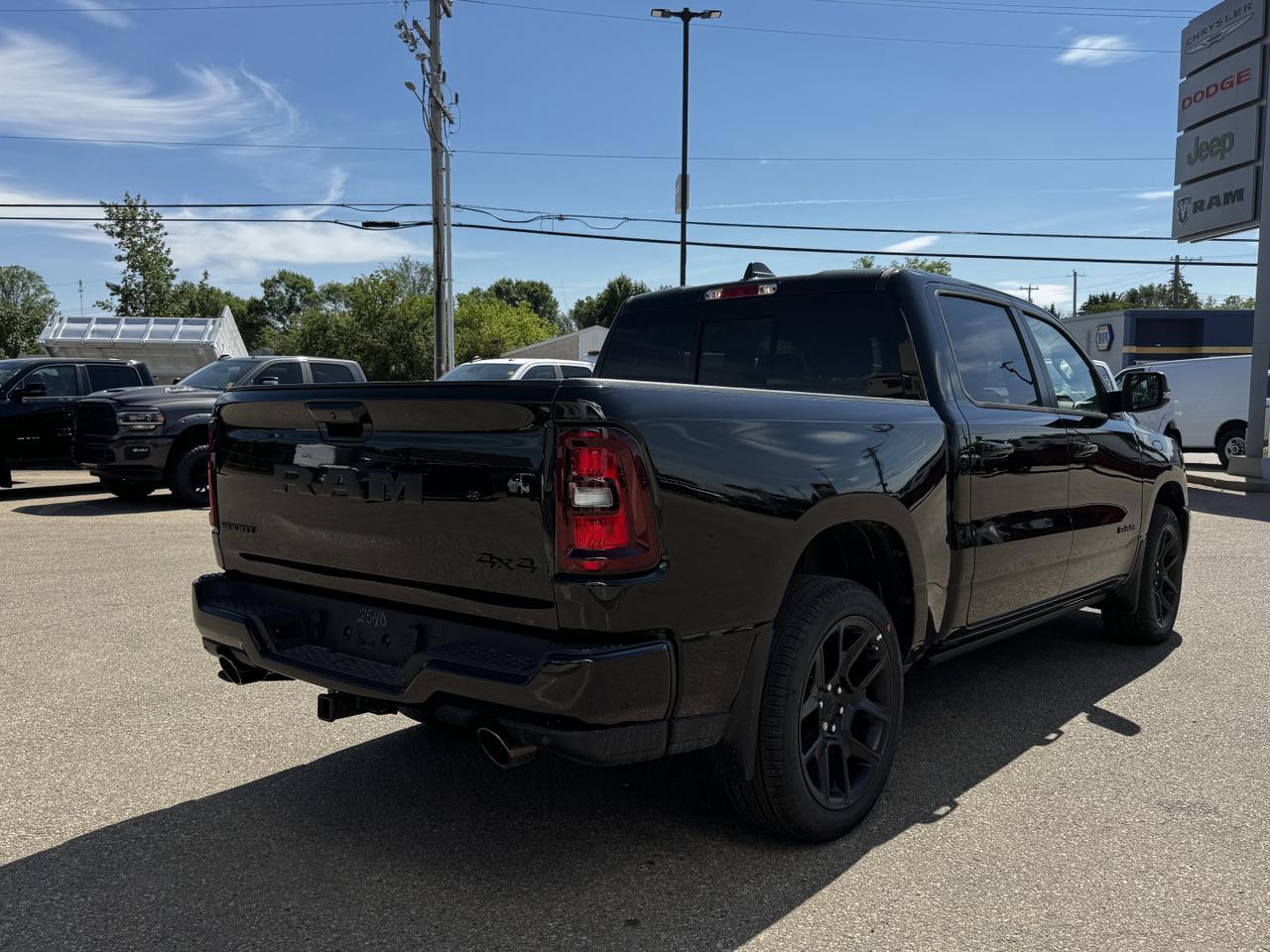 2025 Ram 1500 Sport Night Edition Crew Cab 4x4 | 3L Hurricane | Leather | Heated Vented Seats | Pano Sunroof | NAV Redwater AB
