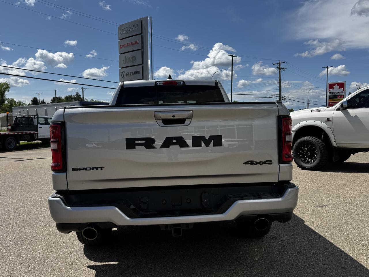 2025 Ram 1500 Sport Night Edition Crew Cab 4x4 | 3L Hurricane | Leather | NAV | Pano Sunroof | Power Tailgate Redwater AB