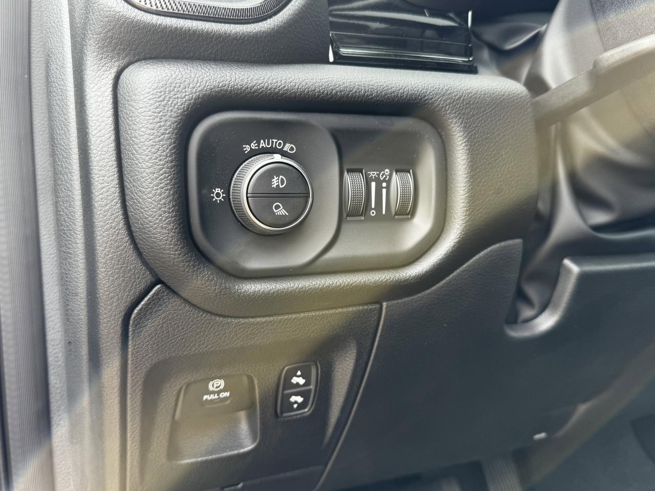 2025 Ram 1500 Sport Night Edition Crew Cab 4x4 | 3L Hurricane | Leather | NAV | Pano Sunroof | Power Tailgate Redwater AB
